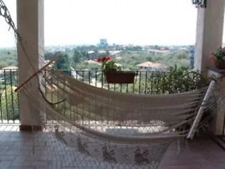 מאסקלוצ'יה Villa Aresco 3*,